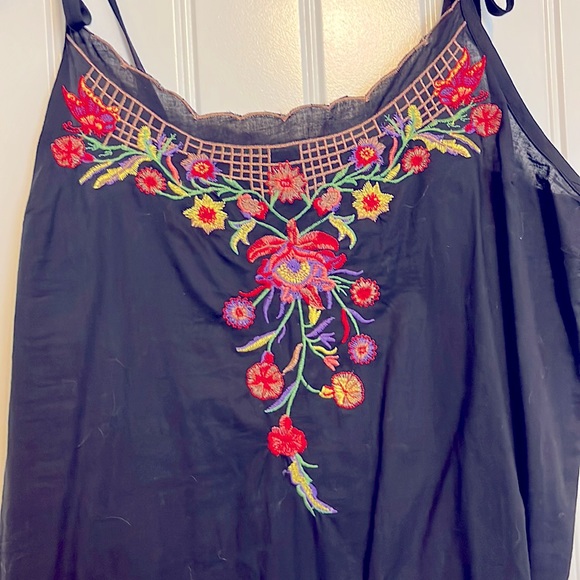Black romper with floral embroidery - Picture 3 of 4
